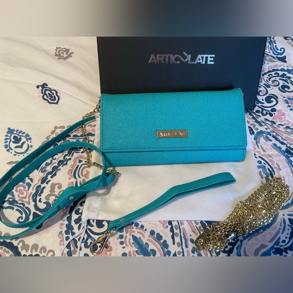 NWOT Convertible RFID wallet with shoulder straps and wristlet